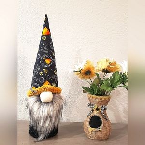 Bee decor Gnome & vase